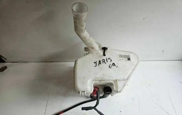 Toyota Yaris Windshield washer fluid reservoir/tank 853100D060
