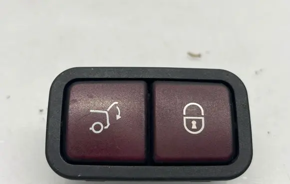 Mercedes-Benz E W211 Tailgate/boot open switch button 2118219451