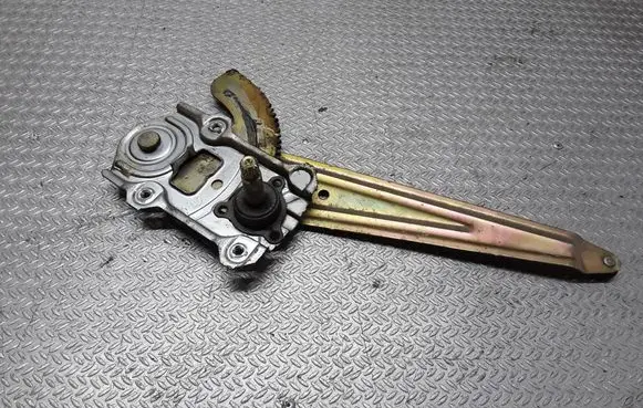 Rear door manual window regulator
