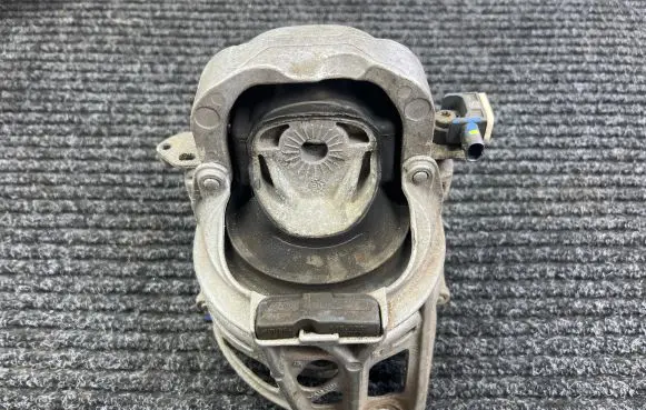 Audi Q5 SQ5 Engine mount bracket 782215151018