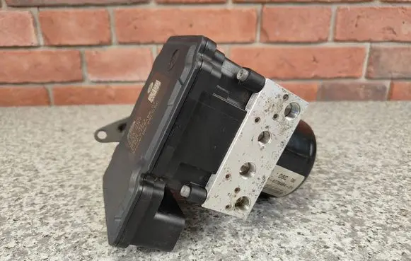 BMW 3 E90 E91 ABS Pump 6778485 6778484