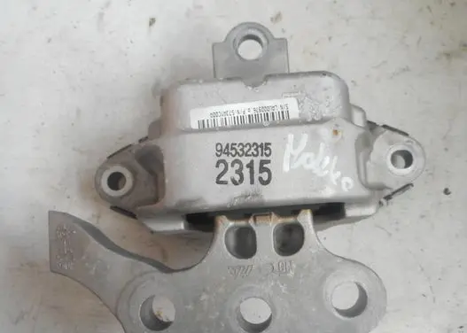 Opel Mokka Engine mount bracket 94532315