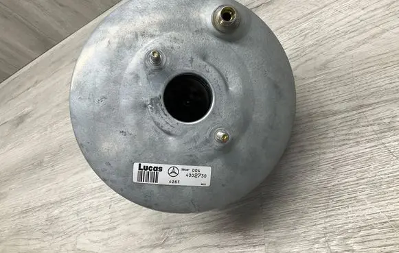Mercedes-Benz SL R129 Brake booster 0044302730