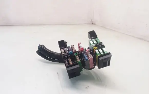 Mercedes-Benz CLS C219 Fuse module 2115450301