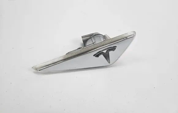Tesla Model S Front fender indicator light 6007699