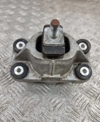 Land Rover Discovery 5 Engine mount bracket