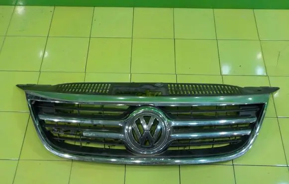 Volkswagen Tiguan Front bumper upper radiator grill 16AB73
