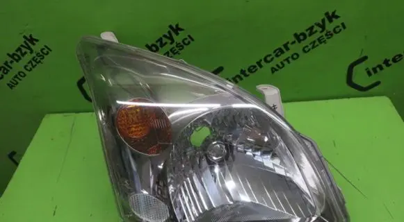 Toyota Avensis T250 Headlight/headlamp