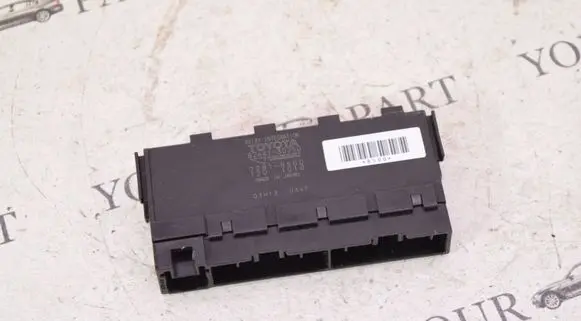 Lexus GS 300 350 430 450H Fuse module 8264130250 72818500