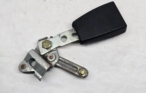 Mercedes-Benz S W126 Front seatbelt buckle 1268601469