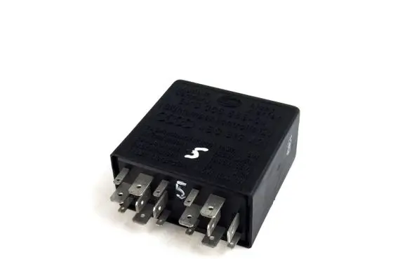 Volkswagen PASSAT B5.5 Light relay 4b0919471