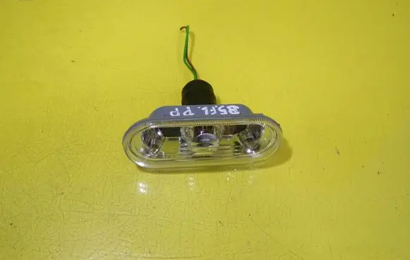 Volkswagen PASSAT B5.5 Front fender indicator light 1J0949117
