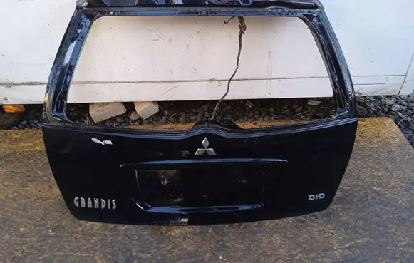 Mitsubishi Grandis Tailgate/trunk/boot lid