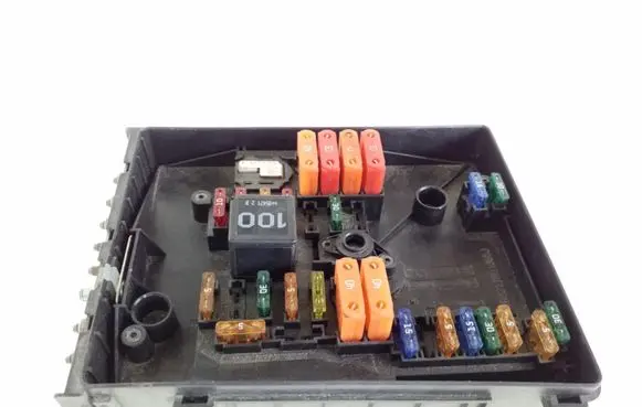 Volkswagen Touran I Fuse module 1K0937125