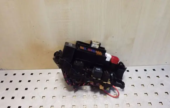 Audi A5 8T 8F Fuse module 8K2937503A