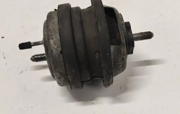 BMW 5 E39 Engine mount bracket