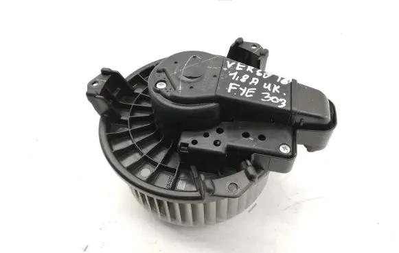 Toyota Verso-S Heater fan/blower AV2727008095