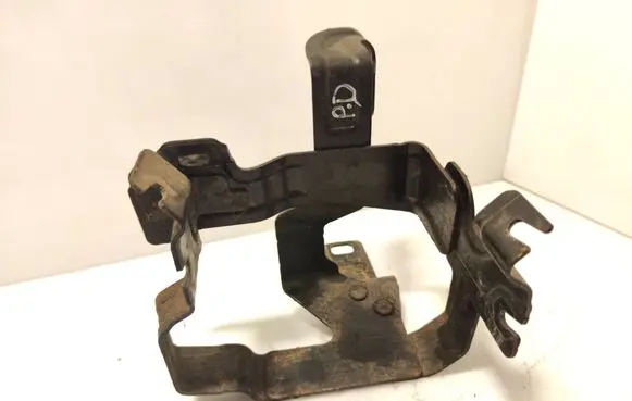 Volvo V60 Power steering pump mounting bracket 31329016 A0027142 C6S4B