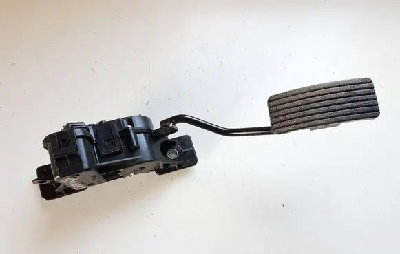 Mitsubishi L200 Accelerator throttle pedal APM30010 14150208