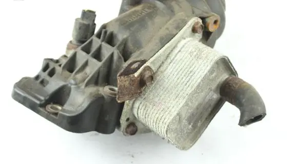 Oil filter mounting bracket