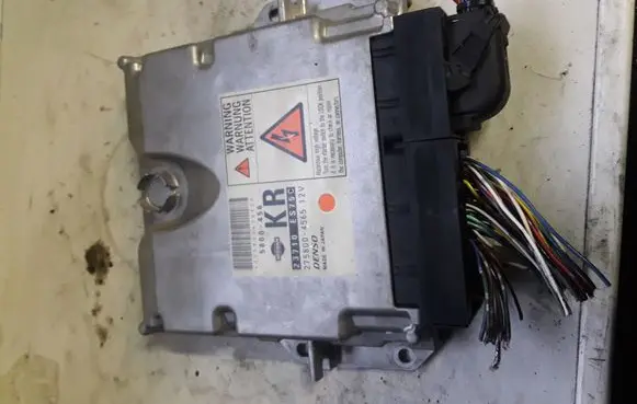 Nissan X-Trail T30 Engine control unit/module 23710ES75C