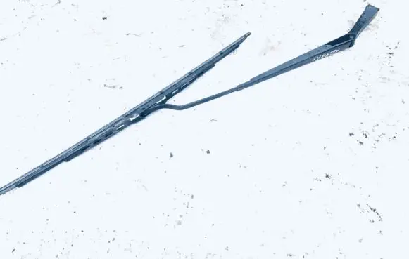 Opel Astra G Front wiper blade arm xs4117527ab
