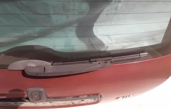 Renault Clio II Rear wiper blade arm