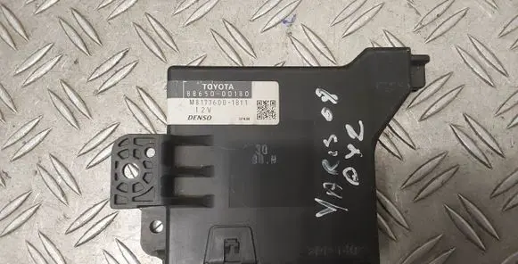 Toyota Yaris Climate control unit 886500D180
