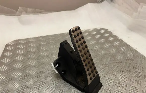Mercedes-Benz GLC X253 C253 Accelerator throttle pedal A2533000104