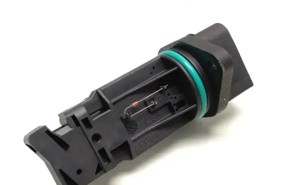 BMW 1 E81 E87 Mass air flow meter F00C2G2054 688291A