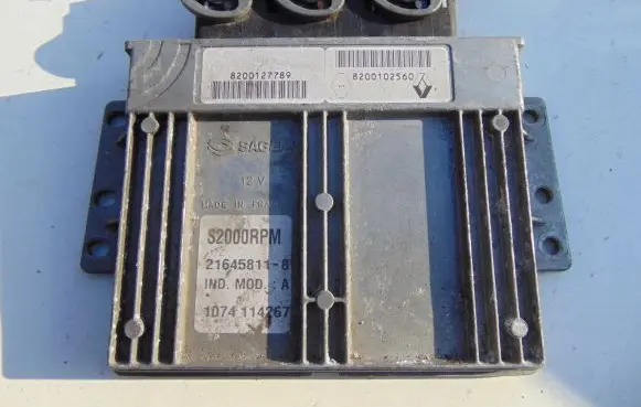 Renault Twingo II Engine control unit/module 8200102560