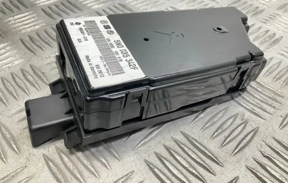 Volkswagen Jetta VI Head unit multimedia control 5N0035342F