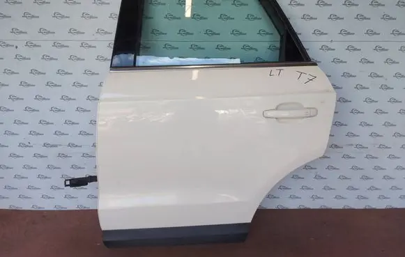 Audi Q3 8U Rear door 