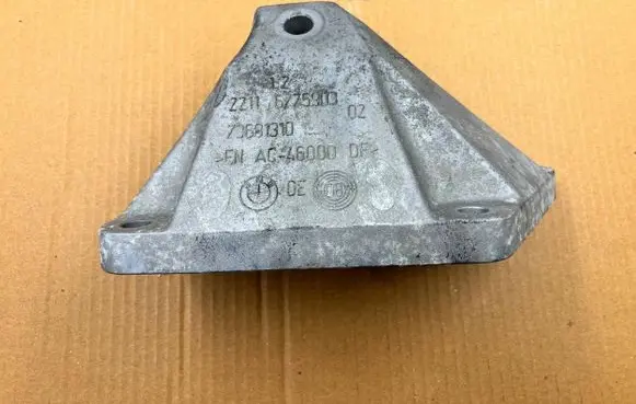 BMW 7 F01 F02 F03 F04 Engine mounting bracket 6775903