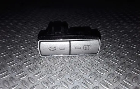 Ford Mondeo MK IV Windscreen/window heater switch 18K574AC
