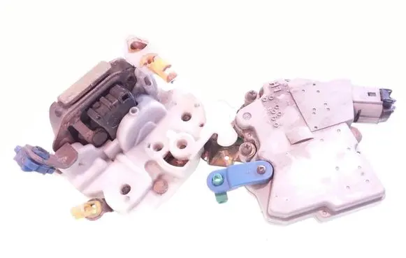 Nissan Terrano Front door lock