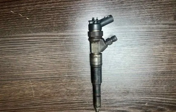 BMW 5 E60 E61 Fuel injector L7794435 0445110209