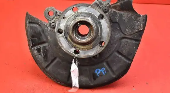 Skoda Octavia Mk2 (1Z) Front wheel hub spindle knuckle