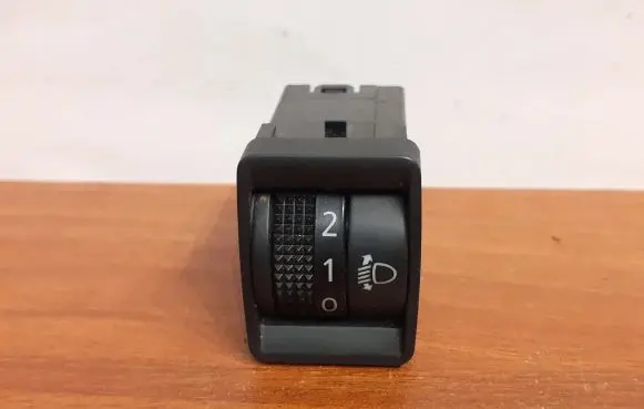 Nissan Qashqai Other switches/knobs/shifts HV02C 11020