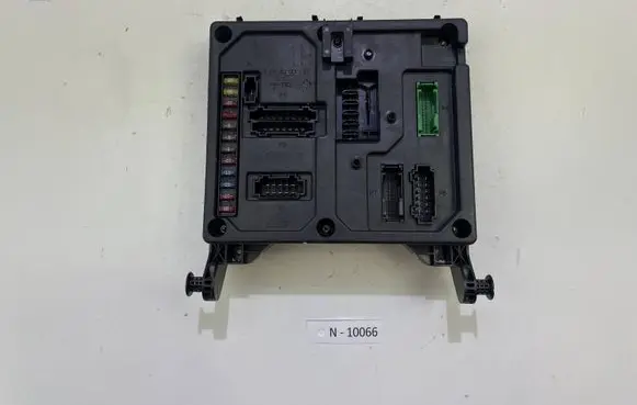 Seat Alhambra (Mk1) Fuse module S110730300