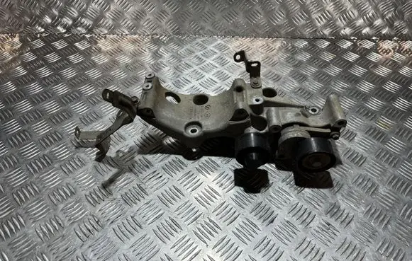 Nissan Navara D23 Generator/alternator bracket 117107563R