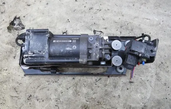 BMW 7 F01 F02 F03 F04 Air suspension compressor/pump 244497