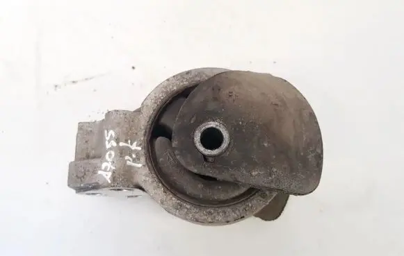 Volvo S40, V40 Engine mount bracket