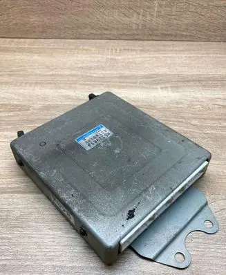 Mitsubishi Carisma Engine control unit/module ECU MD329098 E2T63286 6Y21
