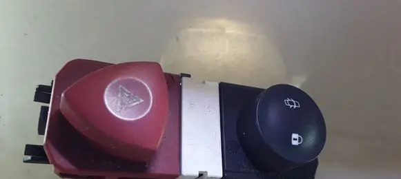 Renault Scenic II - Grand scenic II Hazard light switch 8200095493 82000109723 8200107808
