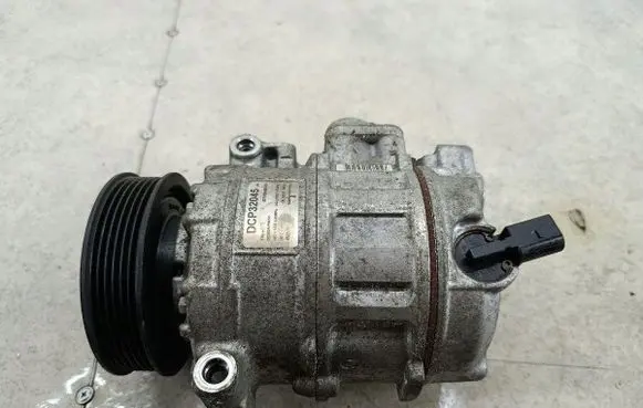 Volkswagen PASSAT B6 Air conditioning (A/C) compressor (pump) DCP32045DENSO