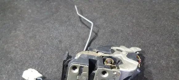 Mazda 626 Front door lock