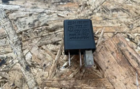 Opel Zafira A Other relay 24432880