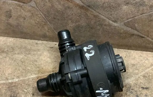 BMW 6 G32 Gran Turismo Water pump 6834923