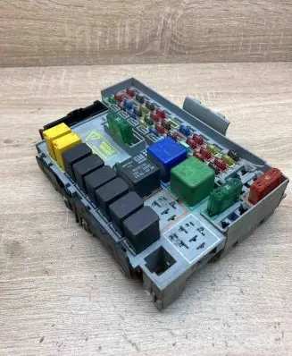 Opel Zafira A Fuse box set 24412497